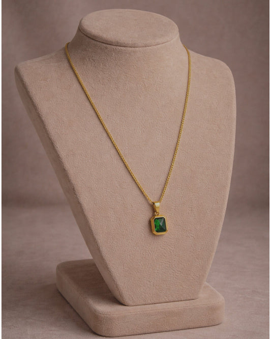 The Emerald Pendant Necklace